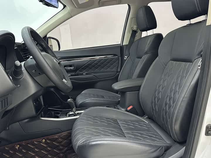 Mitsubishi Outlander, 2021 — фото 7 из 9