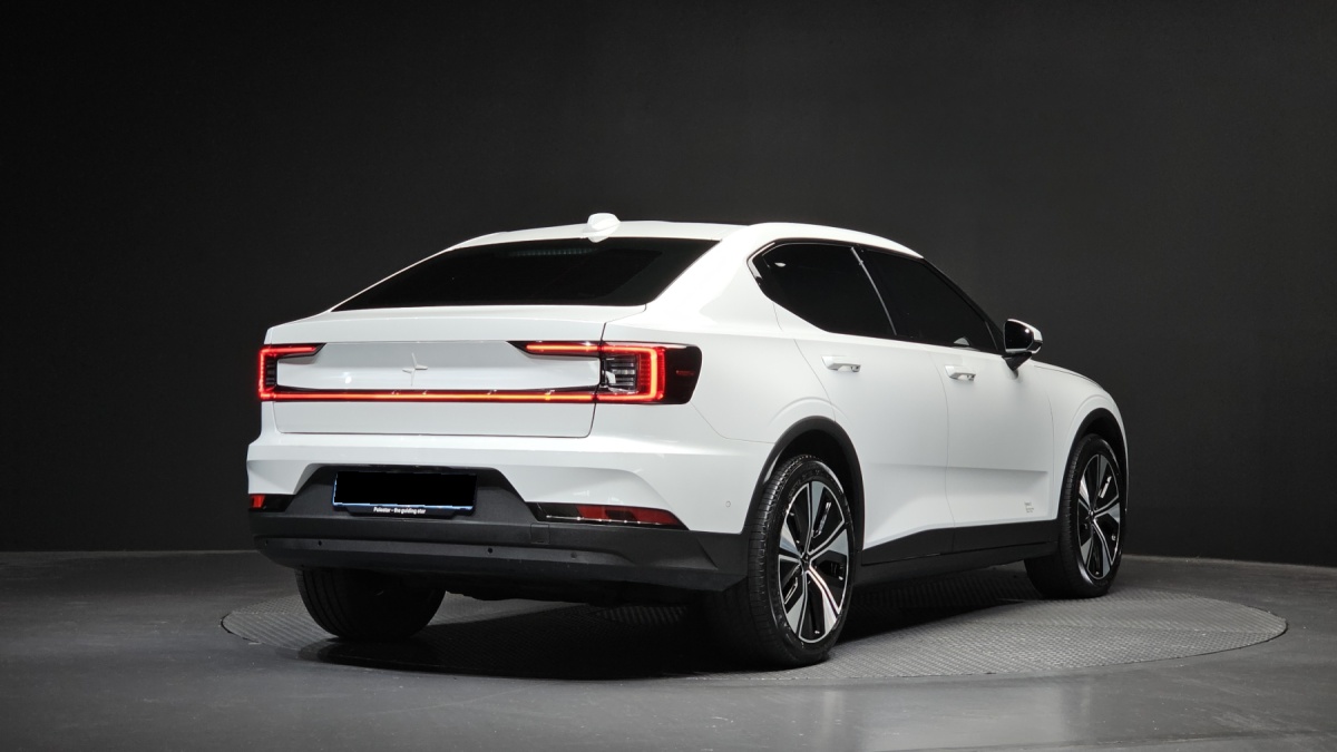 Polestar 2, 2023 — фото 2 из 12