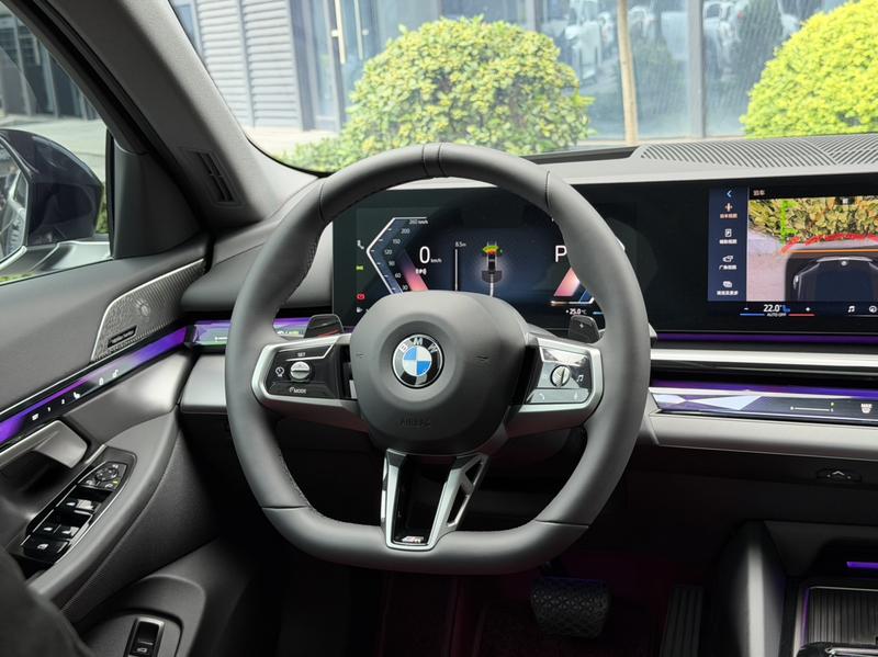 BMW 5 Series, 2026 — фото 8 из 12