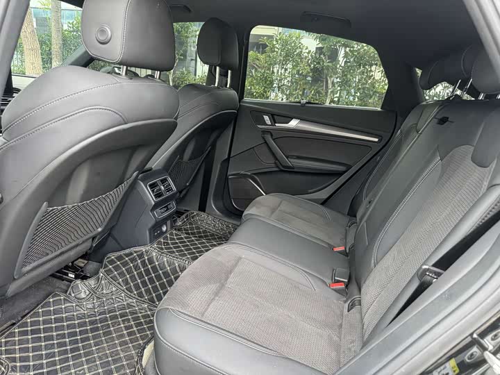 Audi Q5L Sportback, 2024 — фото 2 из 9