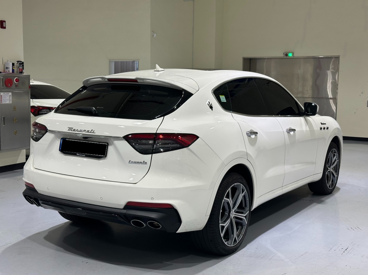 Maserati Levante, 2023 — фото 2 из 12