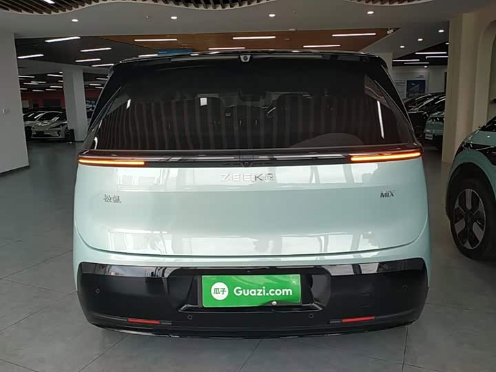 Zeekr Mix, 2025 — фото 6 из 9