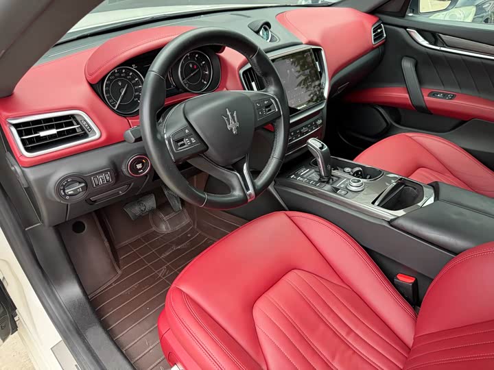 Maserati Ghibli, 2021 — фото 6 из 9