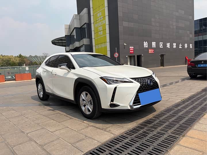 Lexus UX, 2021 — фото 4 из 9