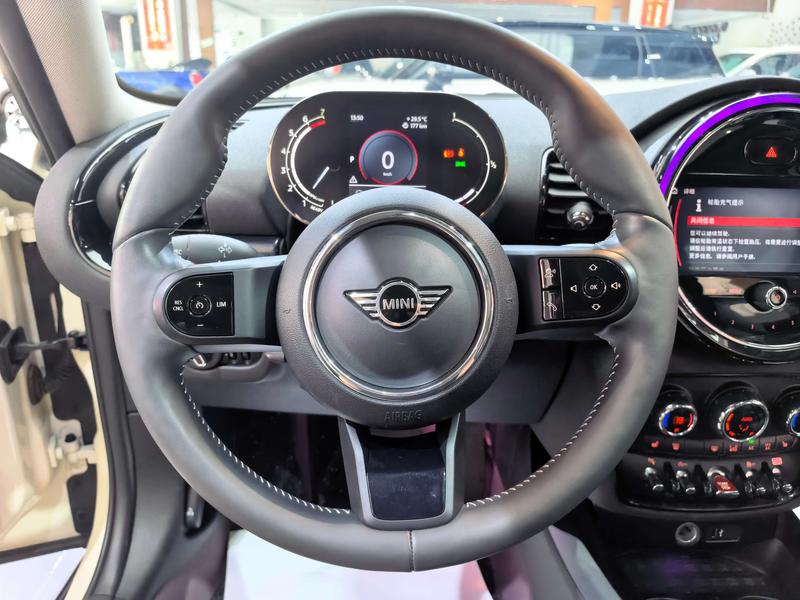 Mini Clubman, 2022 — фото 11 из 12