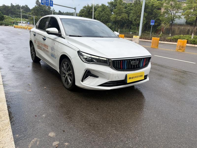 Geely Emgrand, 2023 — фото 3 из 12