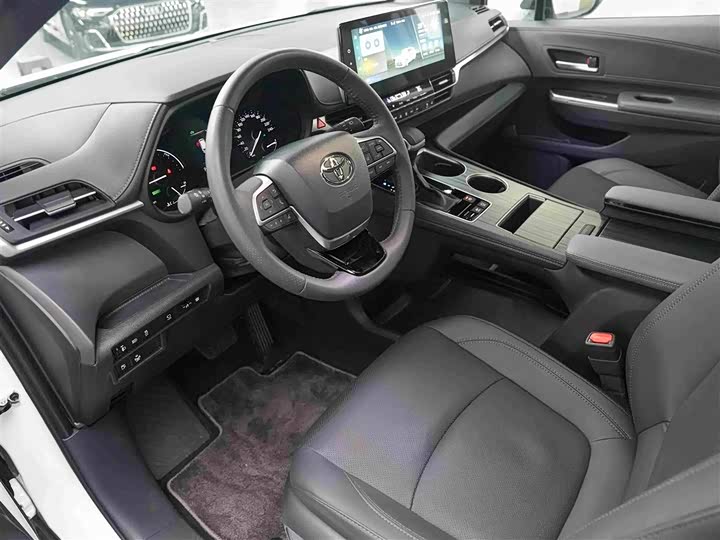 Toyota Sienna, 2025 — фото 8 из 9