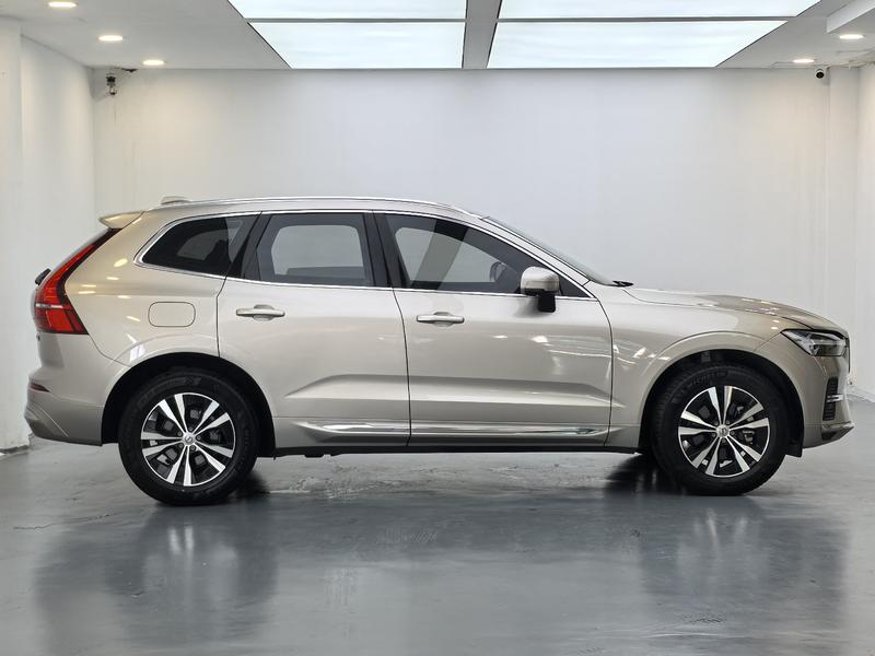 Volvo XC60, 2023 — фото 8 из 12