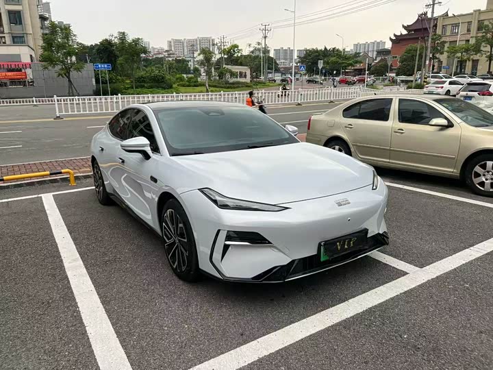 Geely Galaxy E8, 2024 — фото 3 из 9