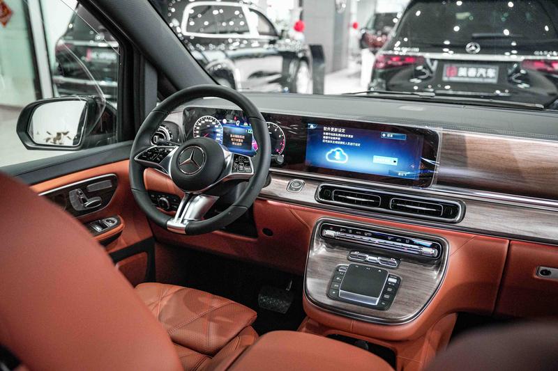 Mercedes-Benz V-Class, 2025 — фото 4 из 7