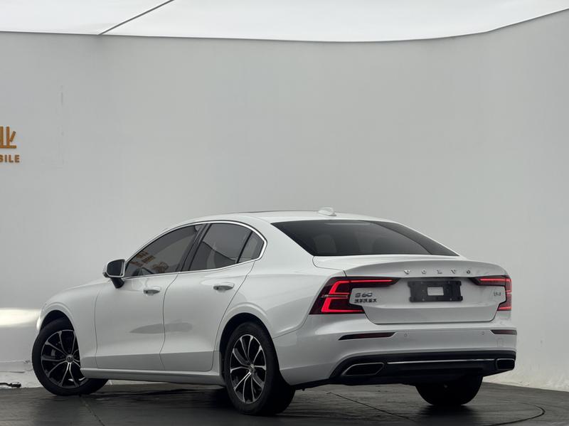 Volvo S60, 2022 — фото 4 из 12