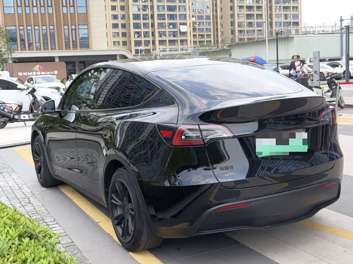 Tesla Model Y, 2023 — фото 8 из 9