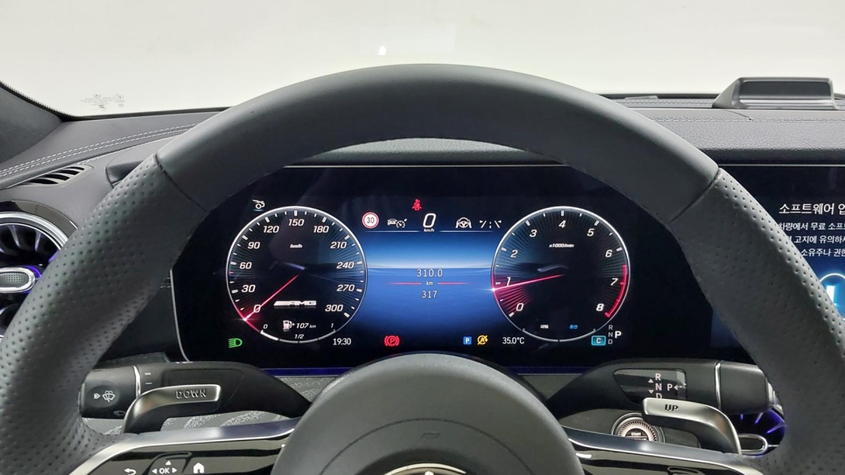 Mercedes-Benz AMG GT, 2025 — фото 8 из 12