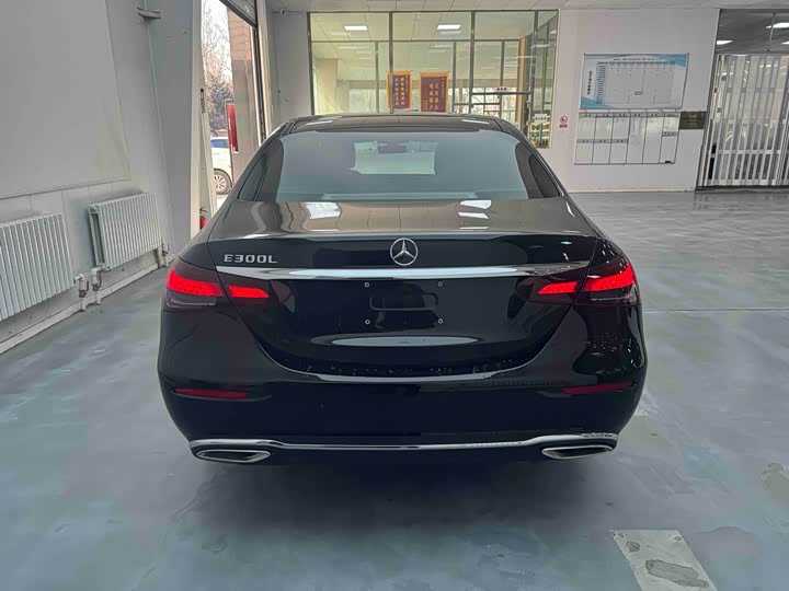 Mercedes-Benz E-Class, 2023 — фото 5 из 9