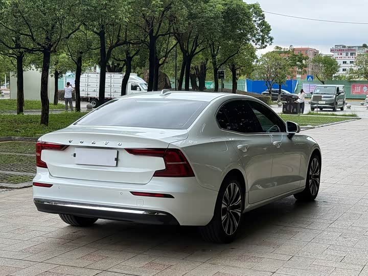 Volvo S60, 2024 — фото 7 из 9