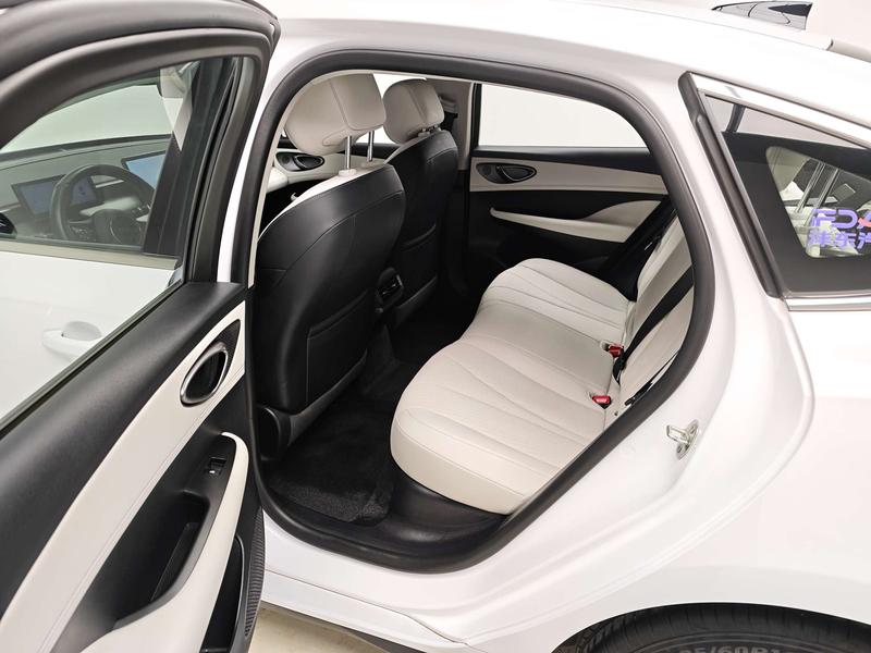 BYD Seal 05 DM-i Hybrid, 2024 — фото 12 из 12