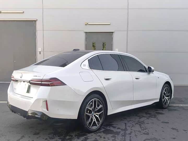 BMW i5, 2025 — фото 5 из 9