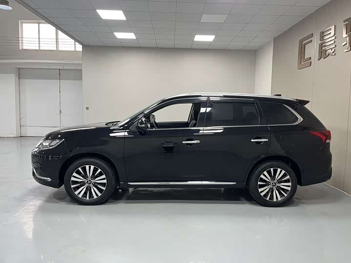 Mitsubishi Outlander, 2021 — фото 7 из 9