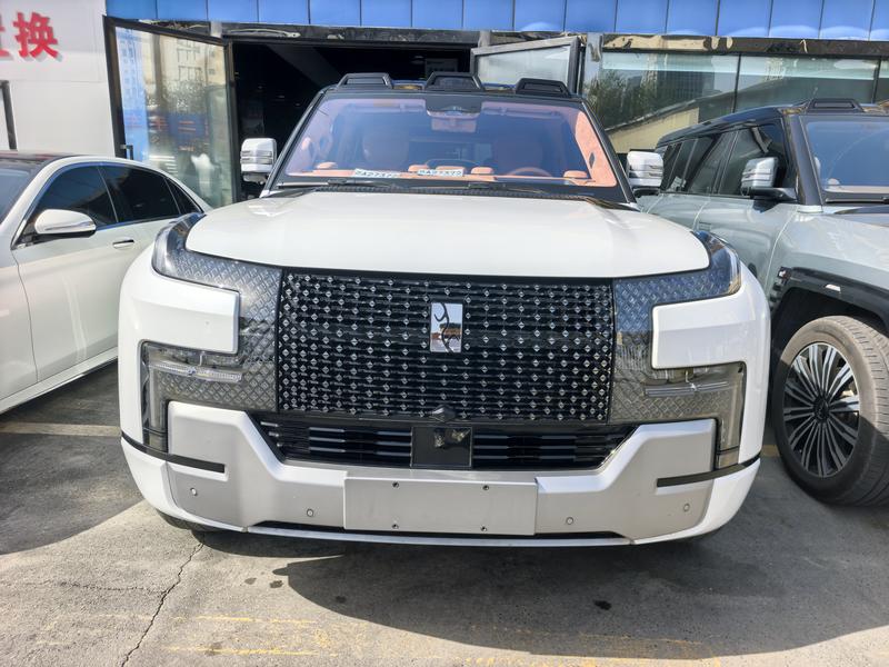 BYD Yangwang U8, 2023 — фото 2 из 9