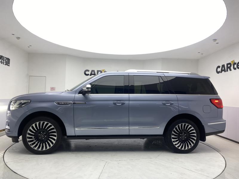 Lincoln Navigator, 2023 — фото 4 из 12