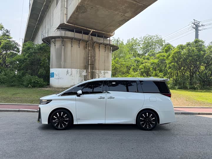Toyota Vellfire, 2024 — фото 3 из 9