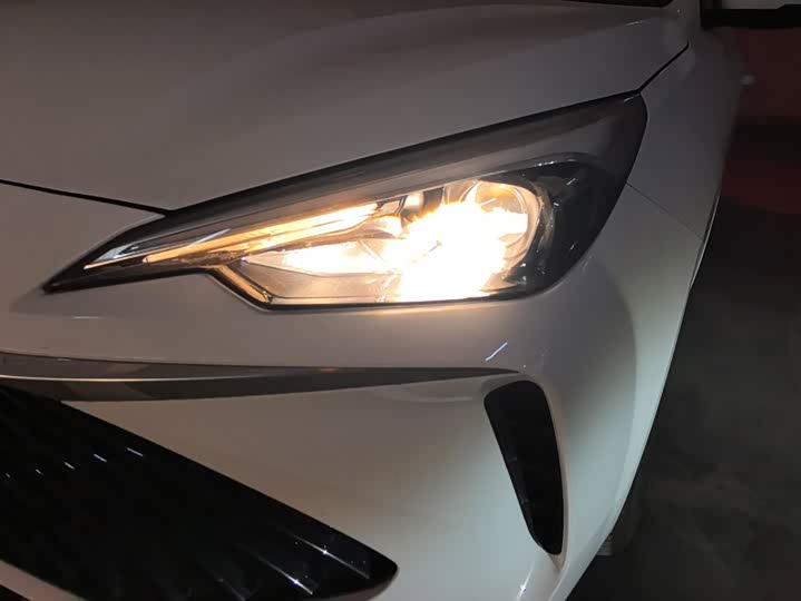 Roewe i5, 2024 — фото 5 из 9