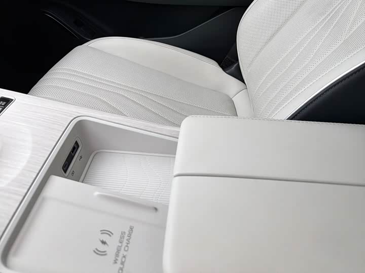 Geely Galaxy E8, 2023 — фото 7 из 9