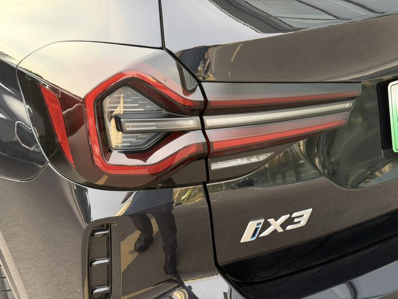 BMW iX3, 2025 — фото 7 из 12
