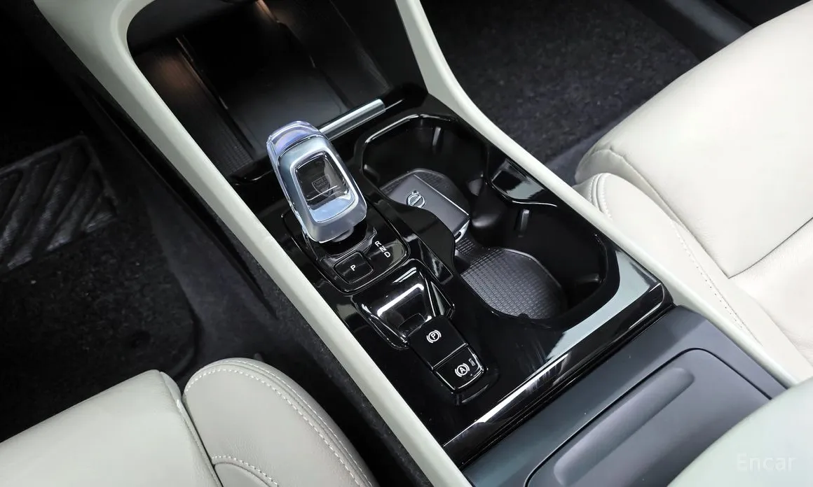 Volvo XC40, 2023 — фото 9 из 12