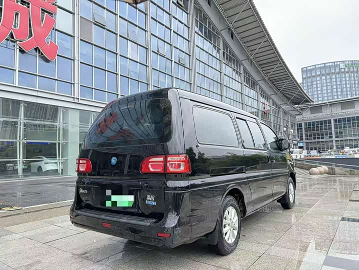 Dongfeng Forthing Lingzhi M5 EV, 2023 — фото 5 из 9