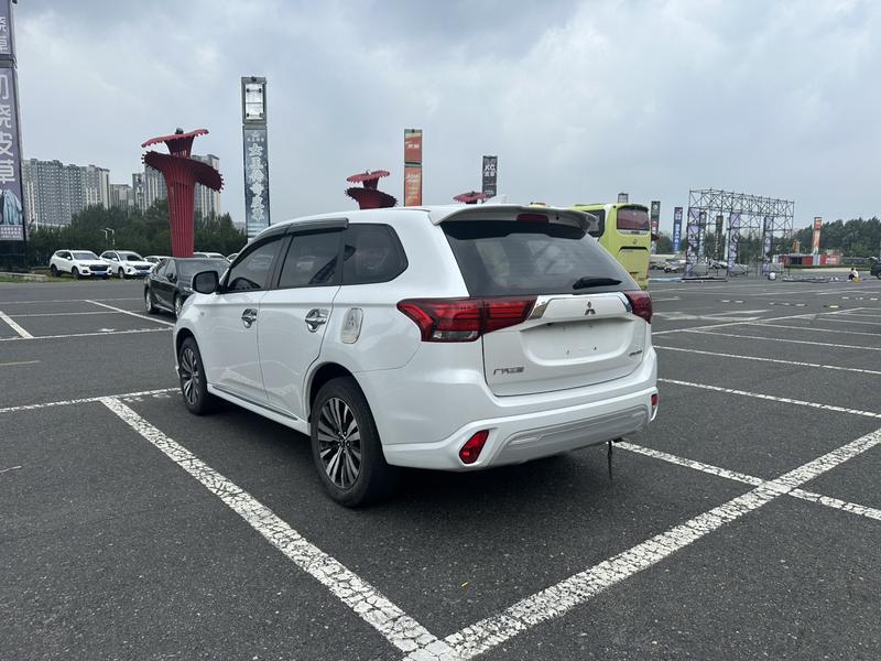 Mitsubishi Outlander, 2022 — фото 4 из 12