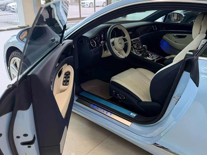 Bentley Continental GT, 2023 — фото 7 из 9