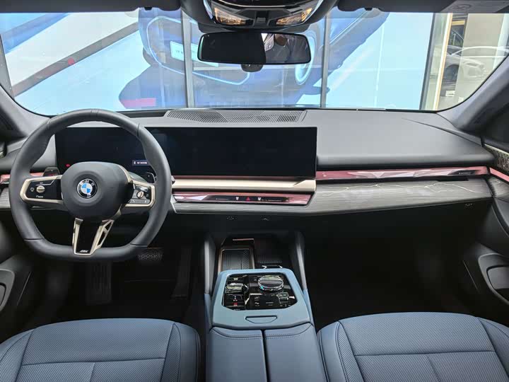 BMW i5, 2024 — фото 8 из 9
