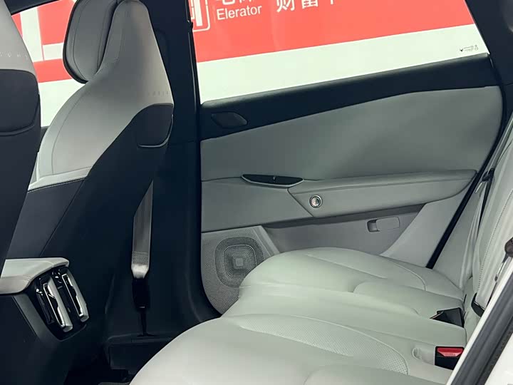 BAIC Arcfox Alpha S5, 2024 — фото 7 из 9