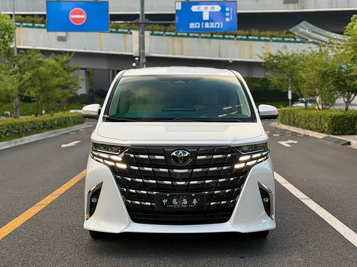 Toyota Alphard, 2023 — фото 2 из 9