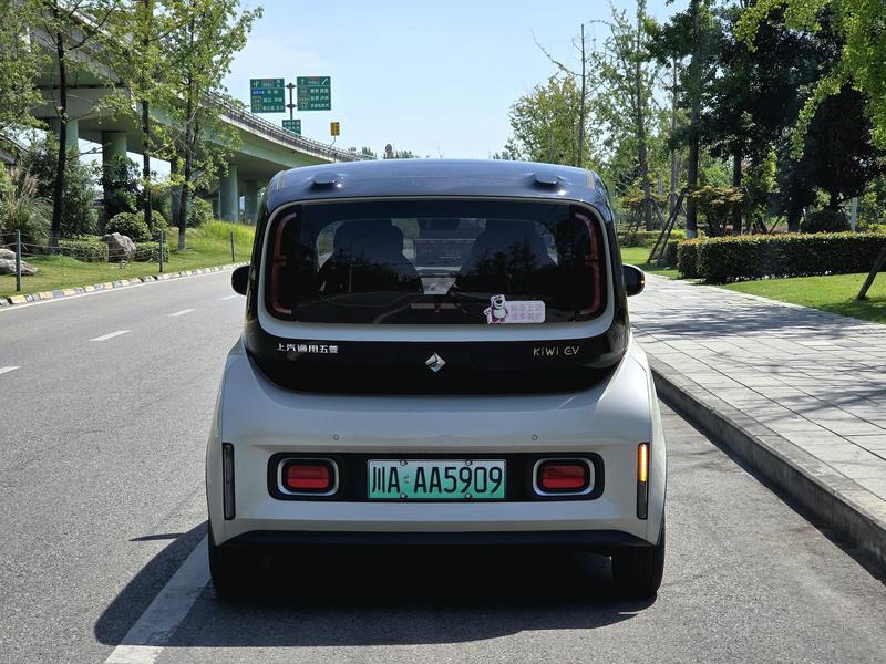 Baojun KiWi EV, 2022 — фото 6 из 11