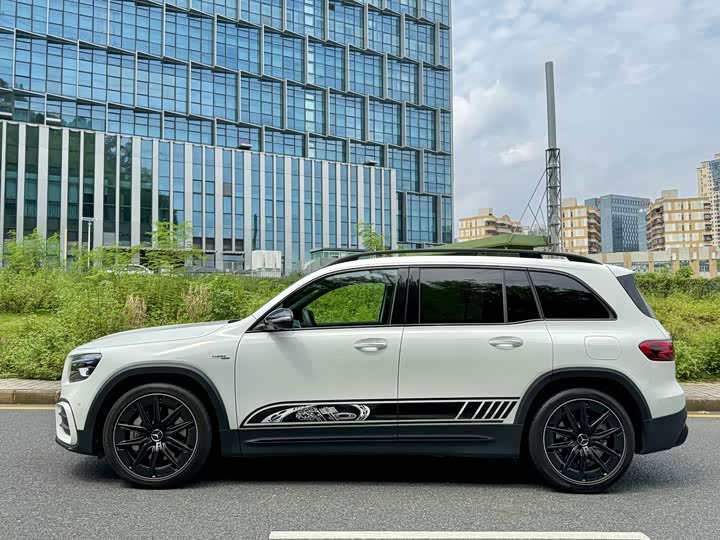 Mercedes-Benz GLB-Class AMG, 2024 — фото 4 из 9