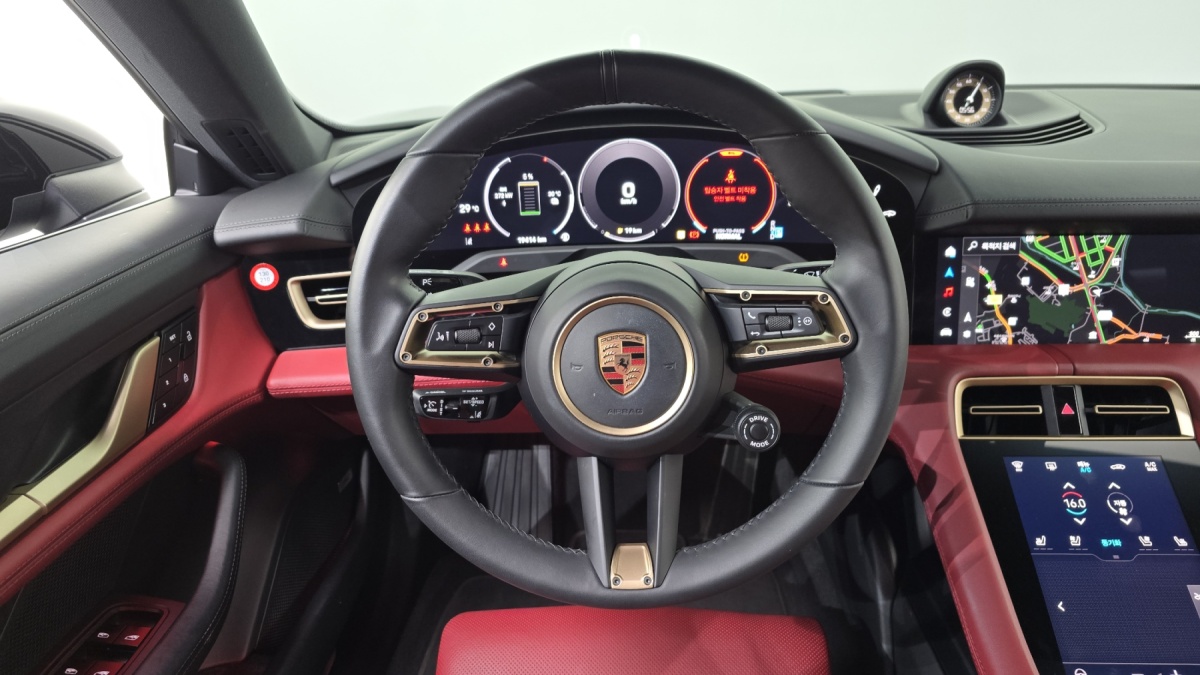 Porsche Taycan, 2025 — фото 12 из 12