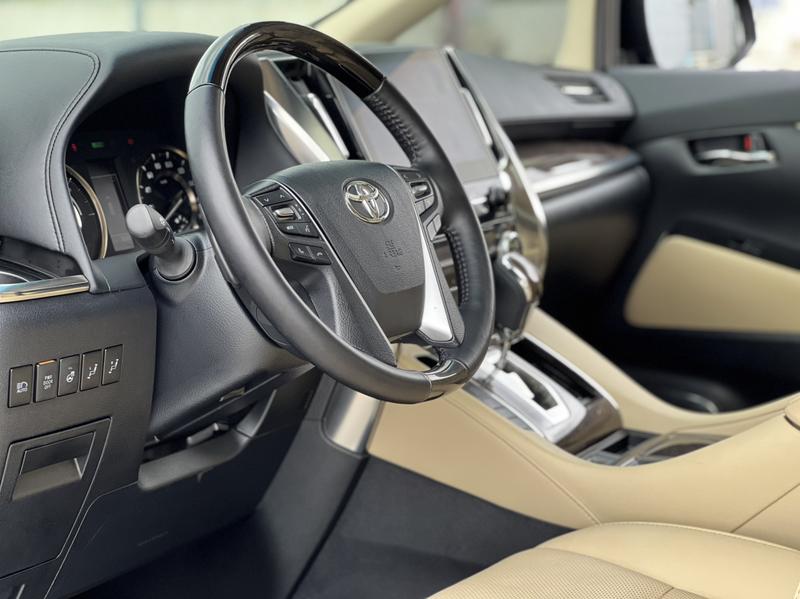 Toyota Alphard, 2022 — фото 11 из 12