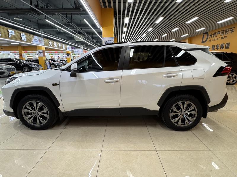 Toyota RAV4, 2023 — фото 4 из 12