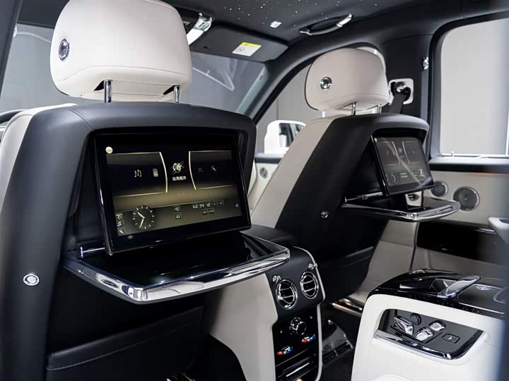 Rolls-Royce Cullinan, 2022 — фото 8 из 9