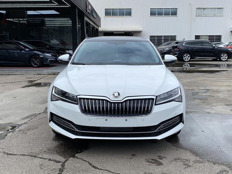 Skoda Superb, 2022 — фото 2 из 12