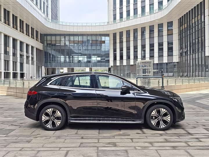 Mercedes-Benz EQE SUV, 2025 — фото 5 из 9