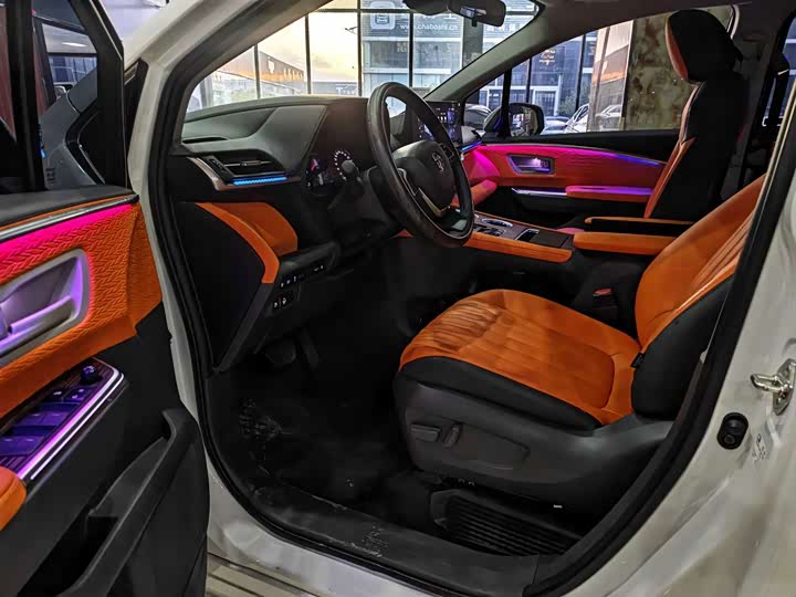 Toyota Granvia, 2025 — фото 6 из 9