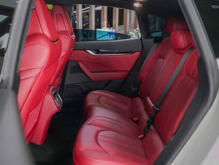 Maserati Levante, 2022 — фото 5 из 9