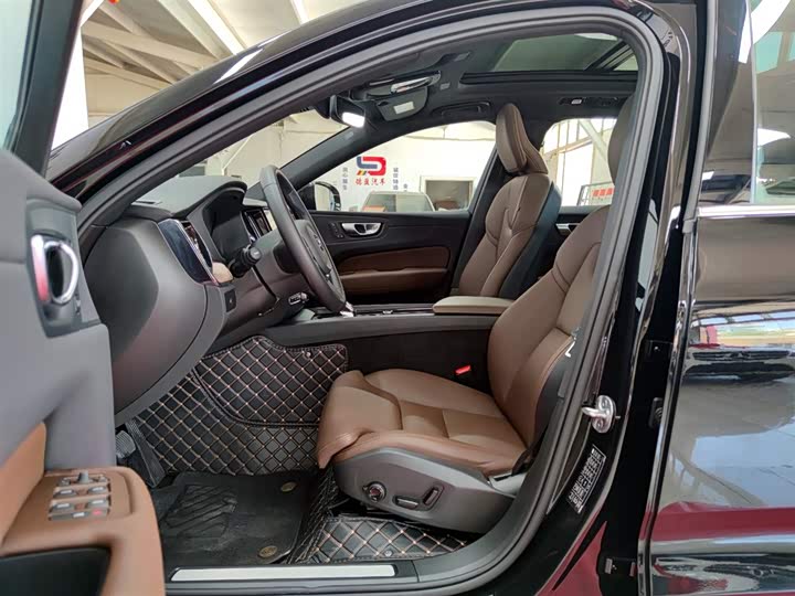 Volvo XC60, 2024 — фото 7 из 12