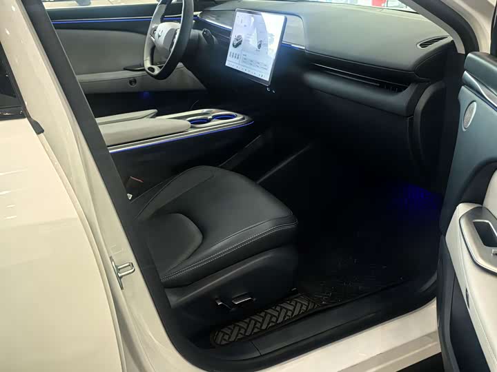 BAIC Arcfox Alpha T5, 2026 — фото 5 из 9