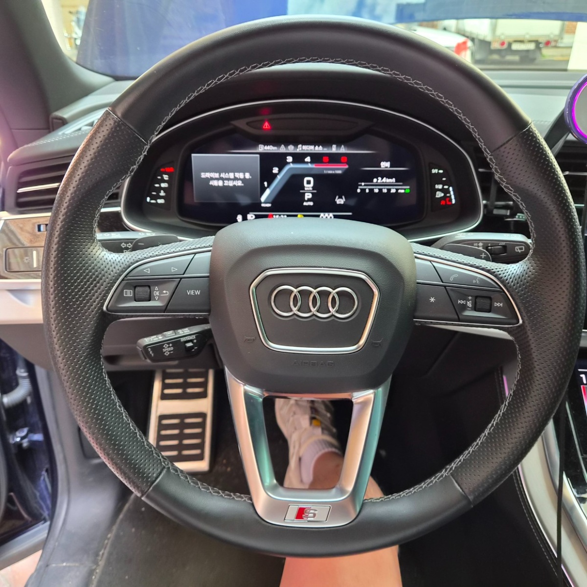 Audi Q8, 2023 — фото 6 из 10