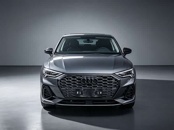 Audi Q3 Sportback, 2023 — фото 3 из 9
