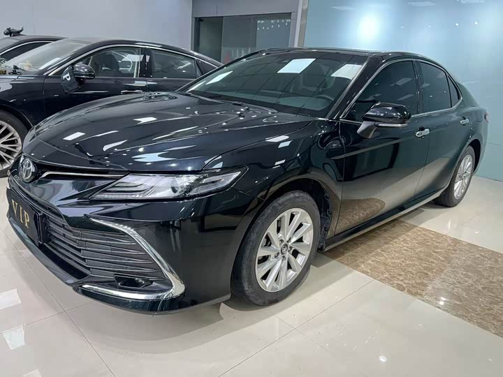 Toyota Camry, 2023 — фото 2 из 7